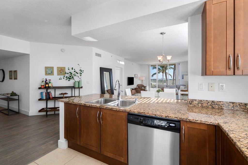 450 N Federal Highway 605
