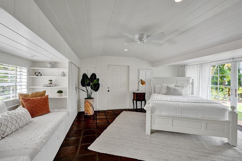 1101 N Swinton Avenue