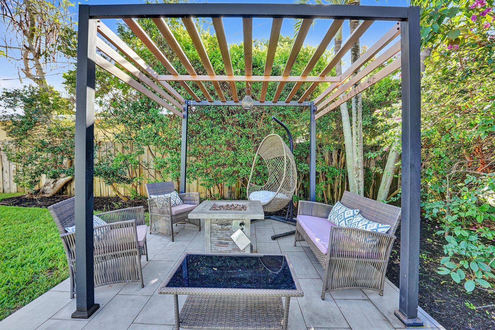 14 S Swinton Circle