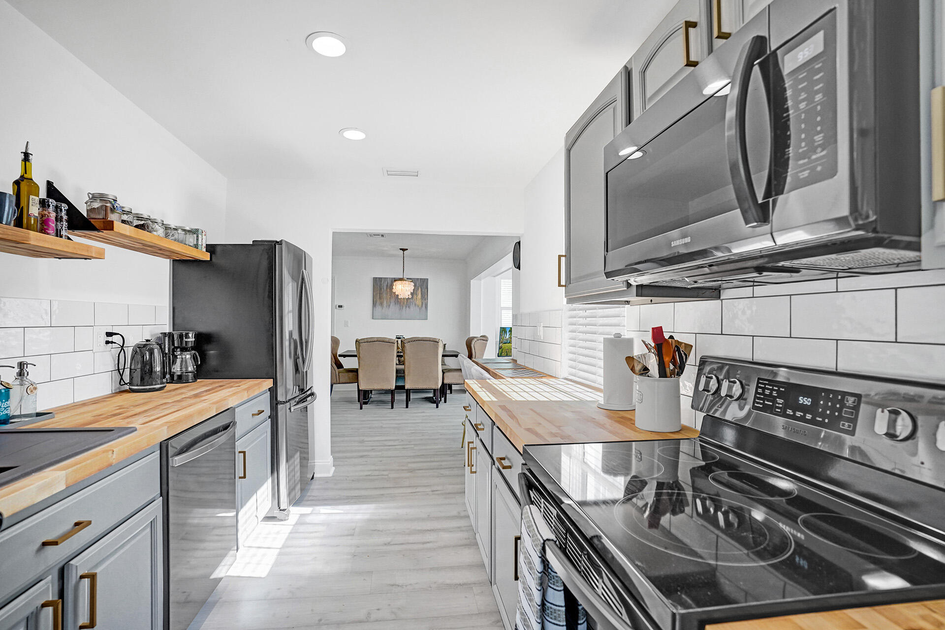 14 S Swinton Circle