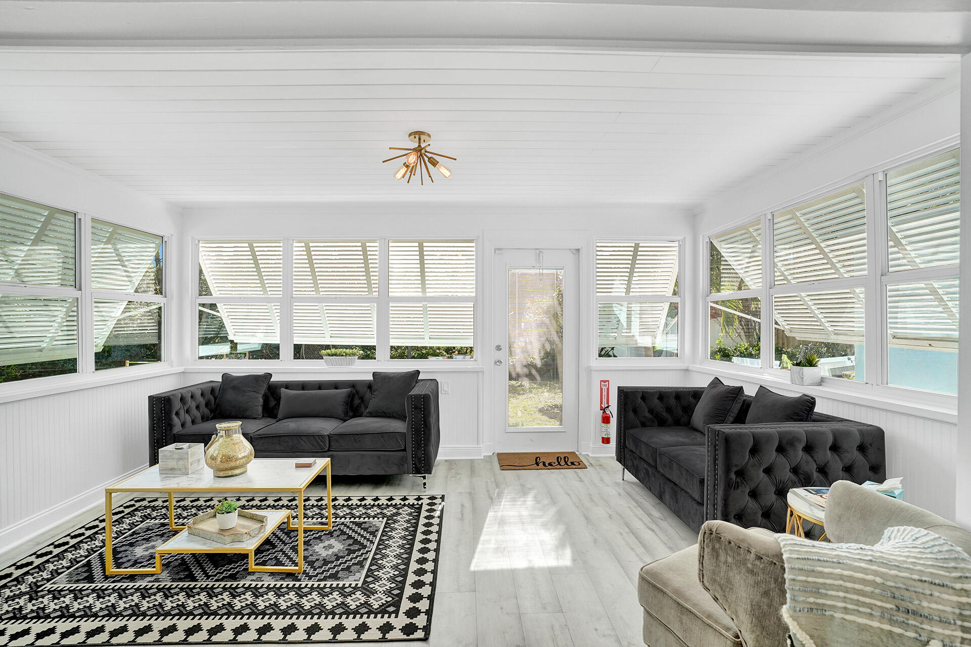 14 S Swinton Circle