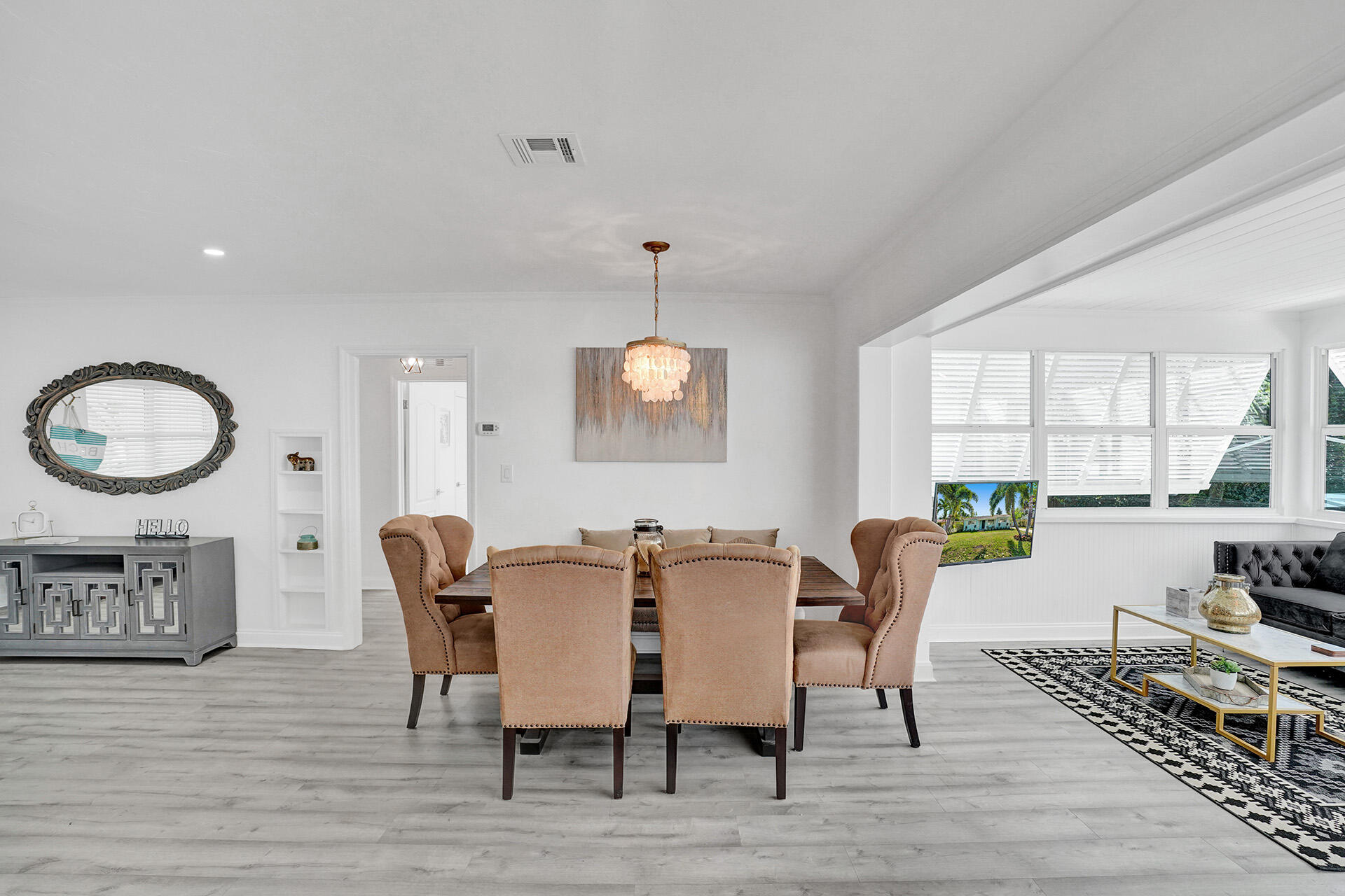 14 S Swinton Circle