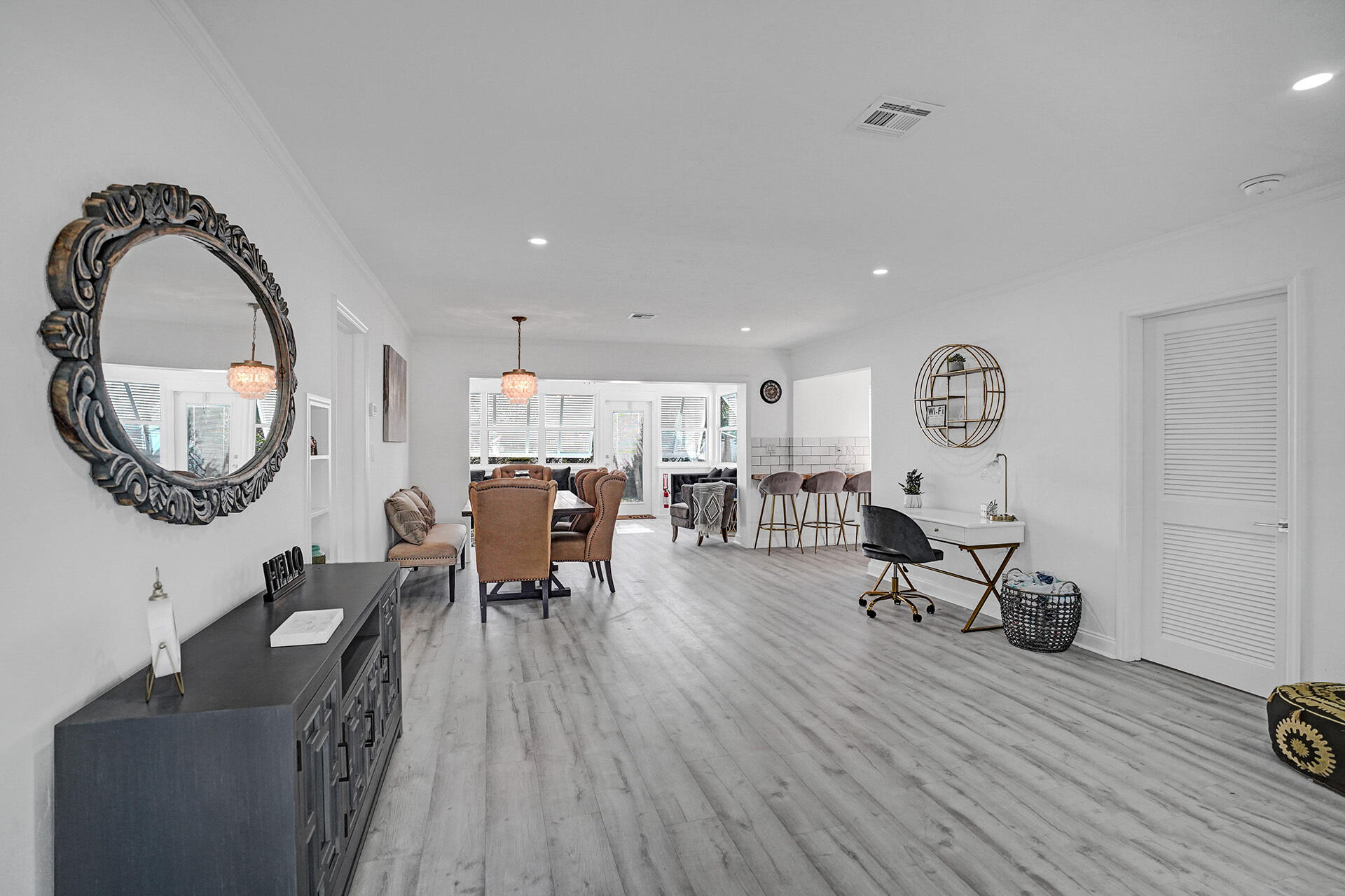 14 S Swinton Circle