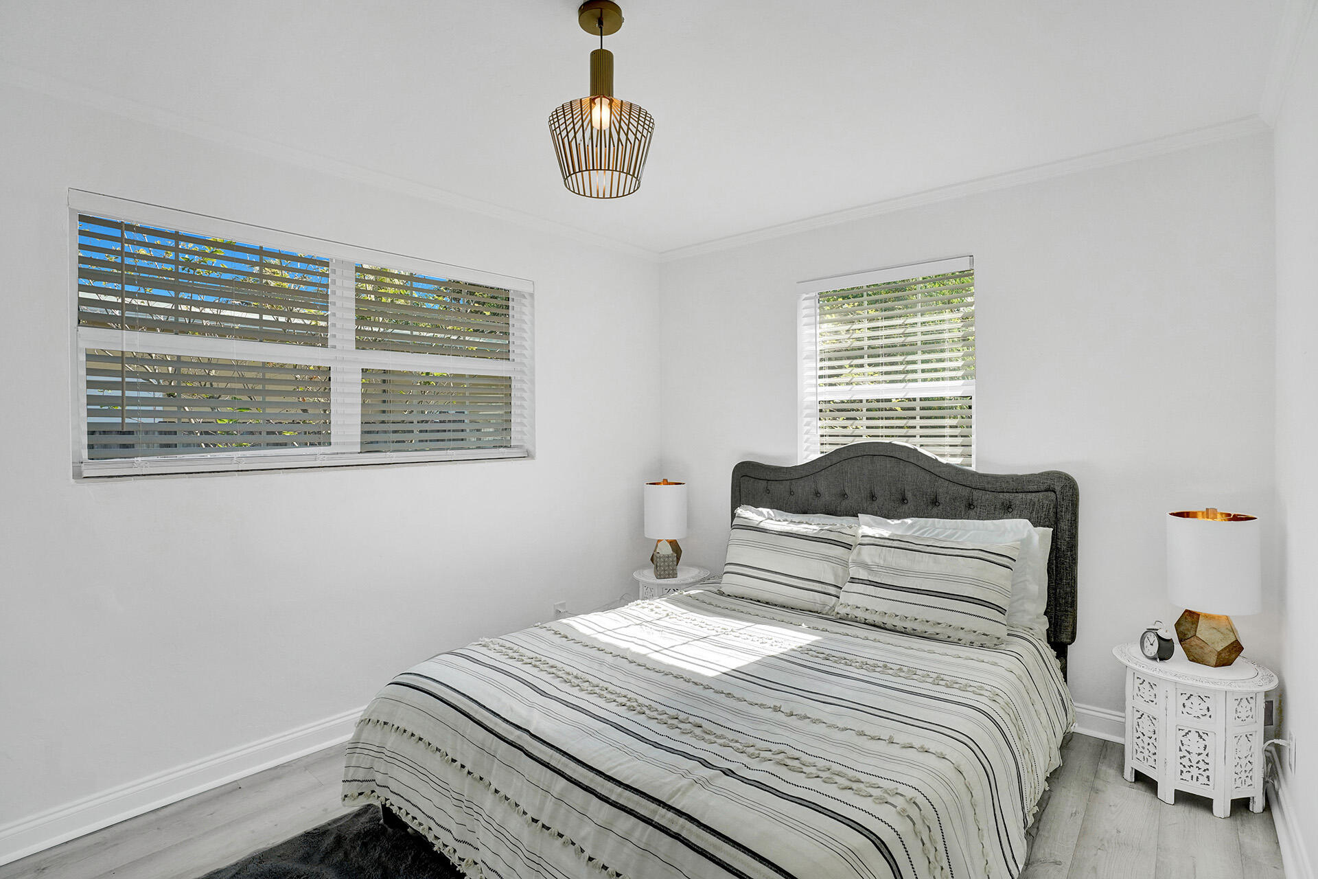 14 S Swinton Circle