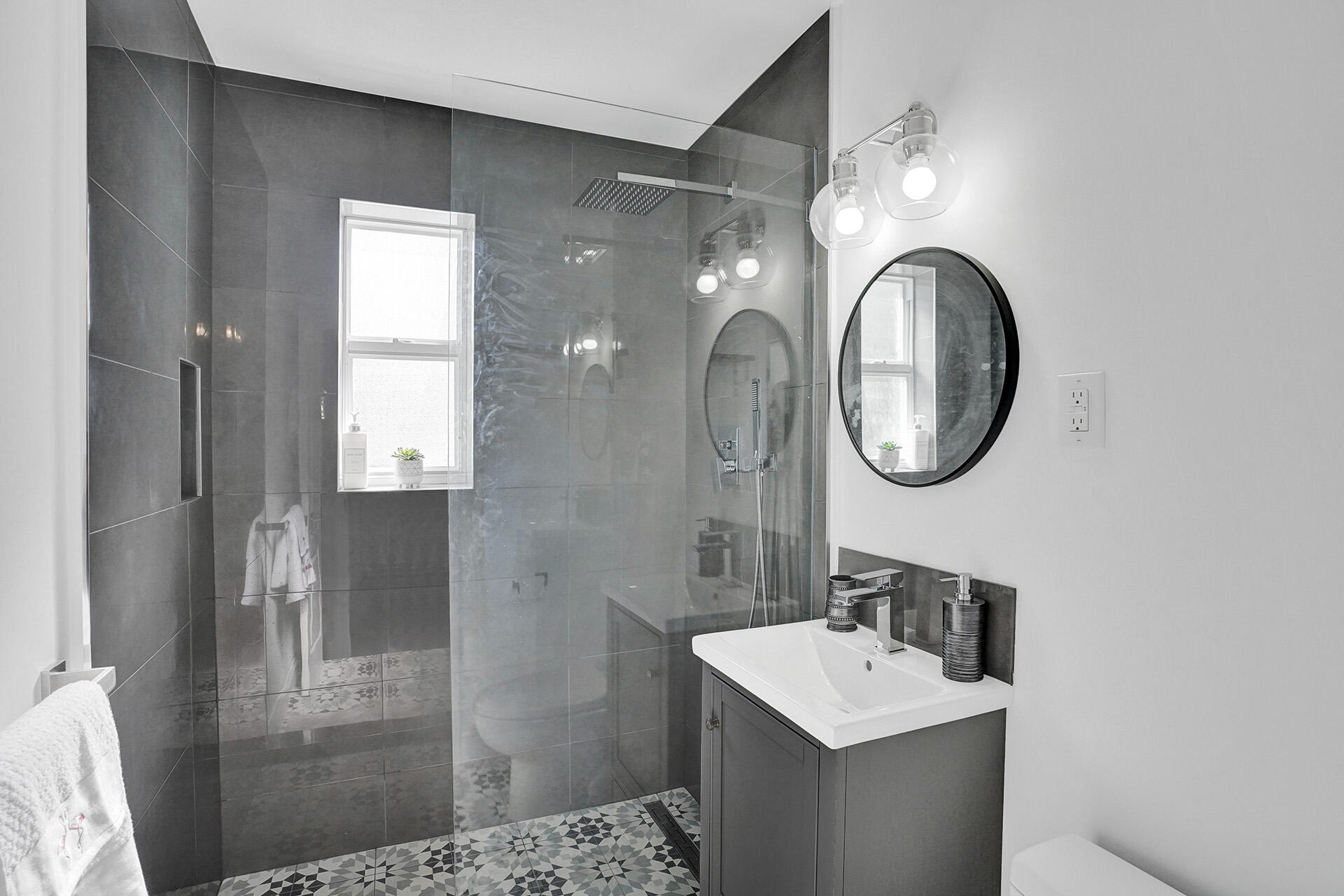 14 S Swinton Circle