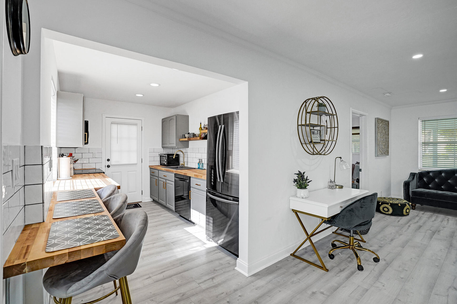 14 S Swinton Circle
