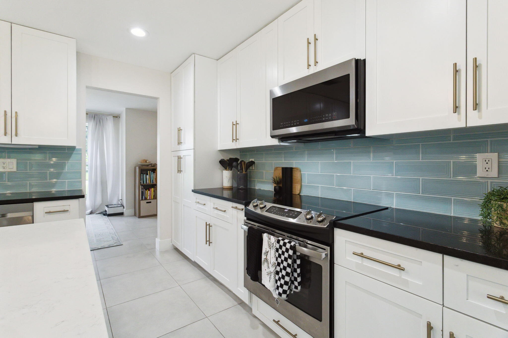 914 SW 27th Place