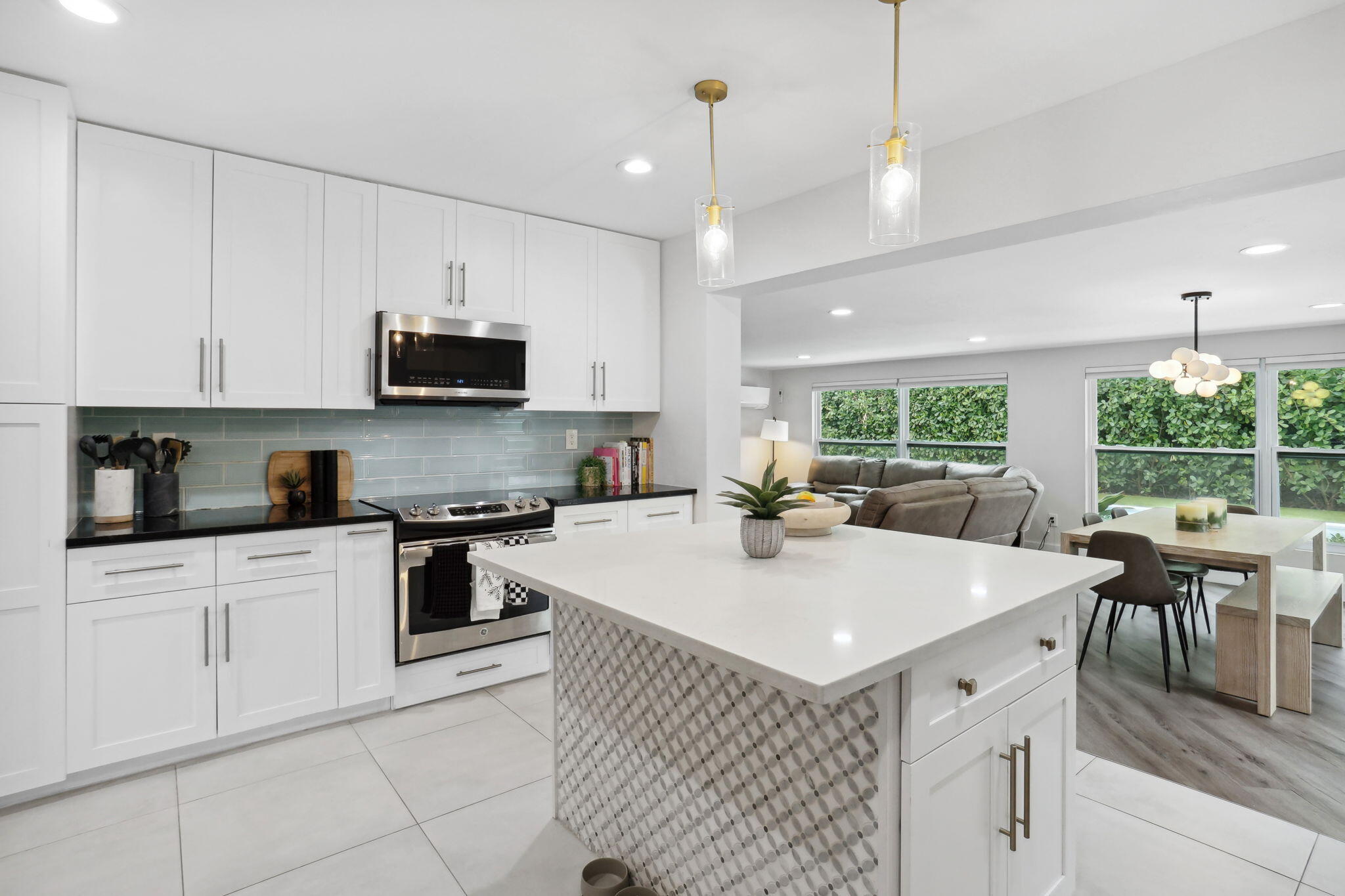 914 SW 27th Place