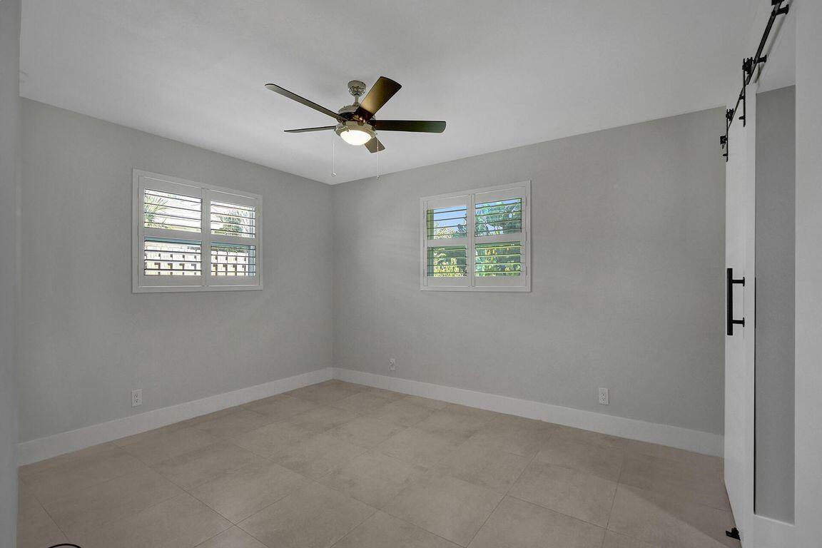 914 SW 27th Place