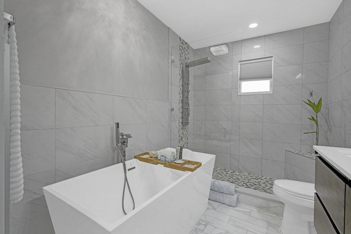 914 SW 27th Place