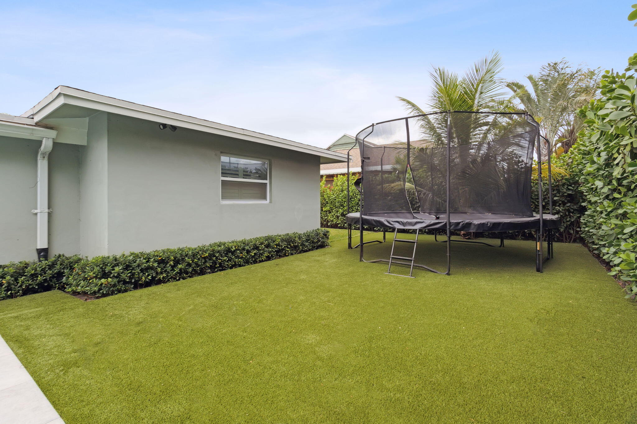 914 SW 27th Place