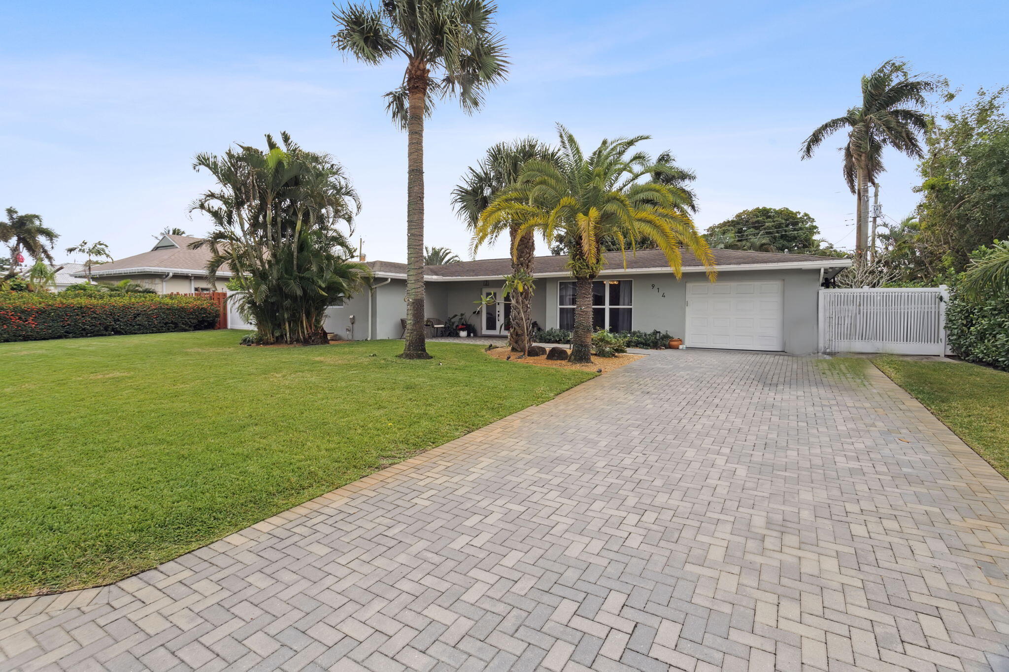 914 SW 27th Place