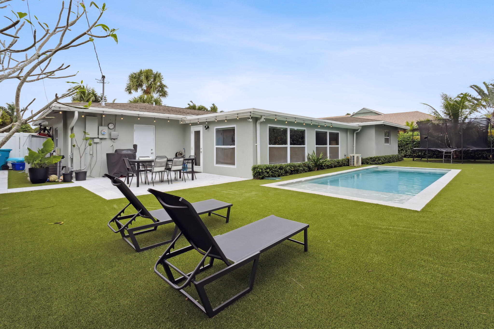 914 SW 27th Place