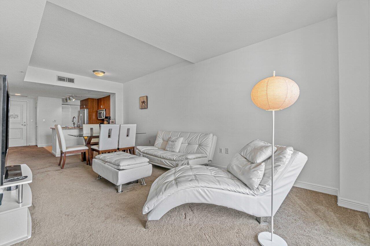 400 N Federal Highway 413