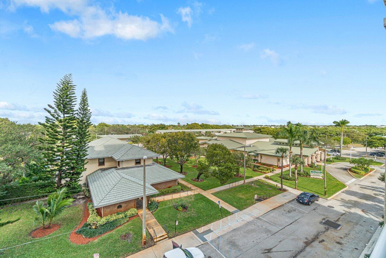 400 N Federal Highway 413