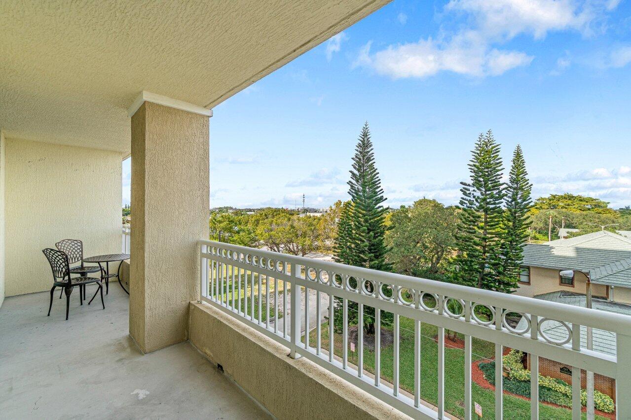 400 N Federal Highway 413