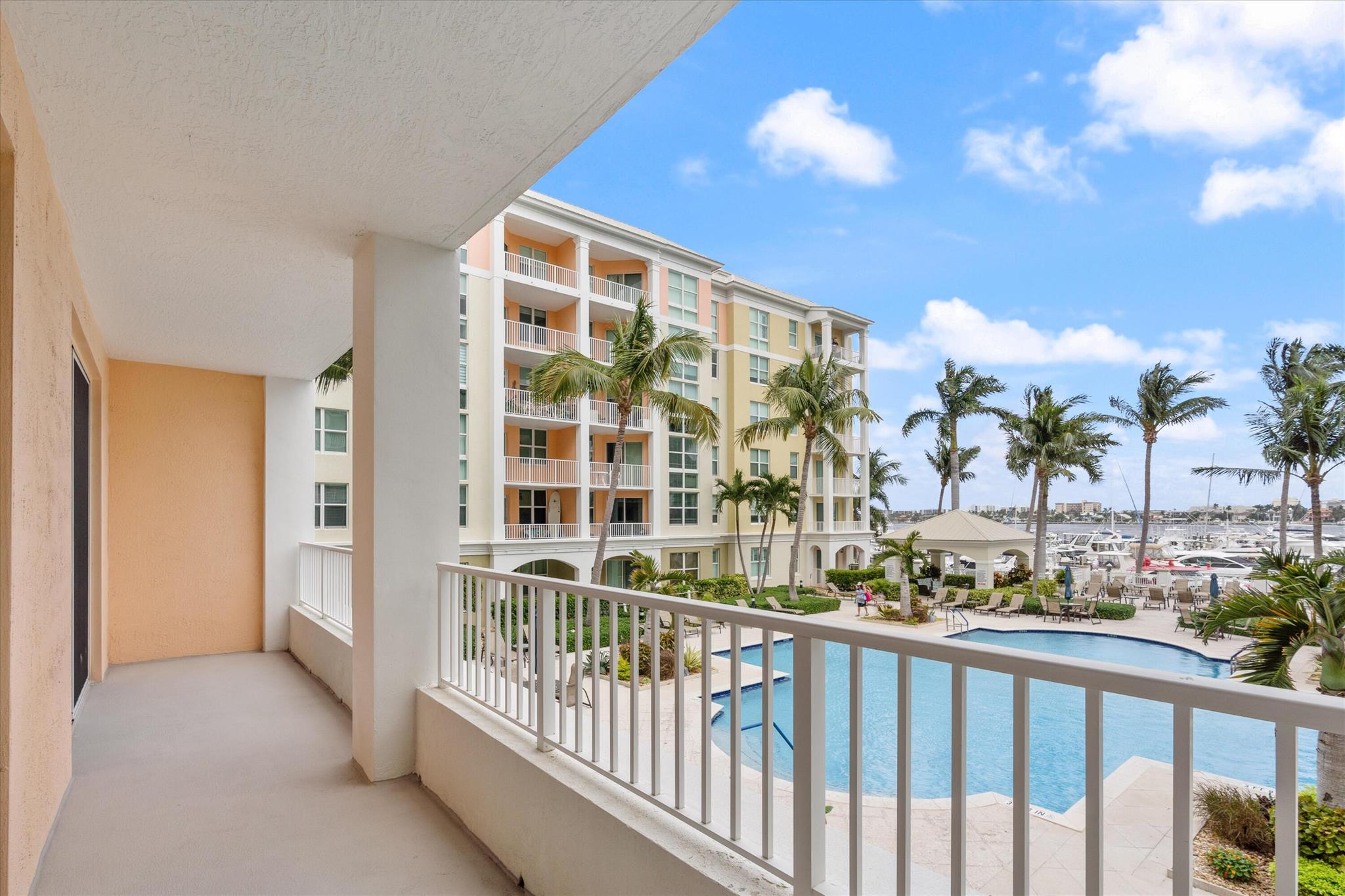 806 E Windward Way 212