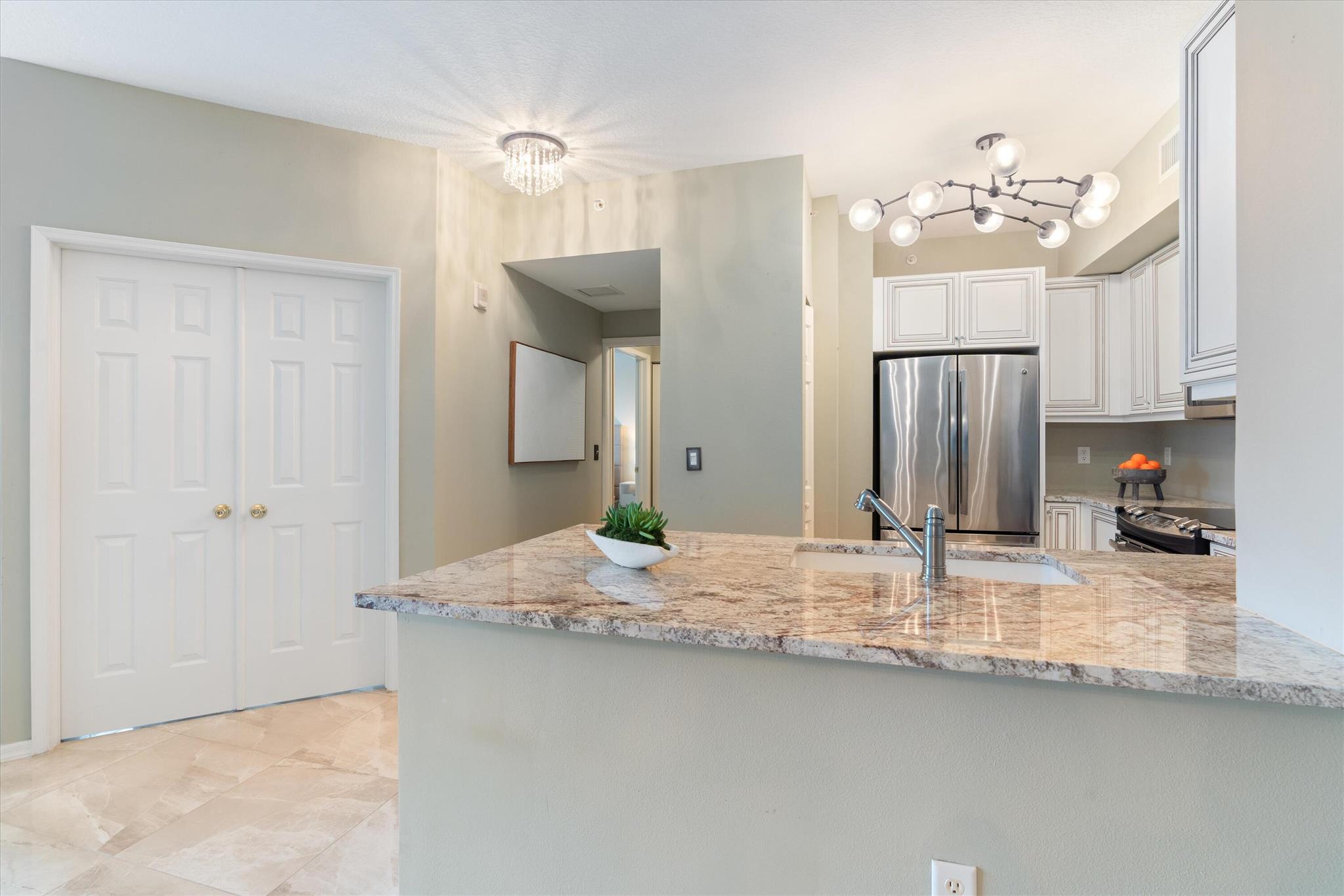 806 E Windward Way 212