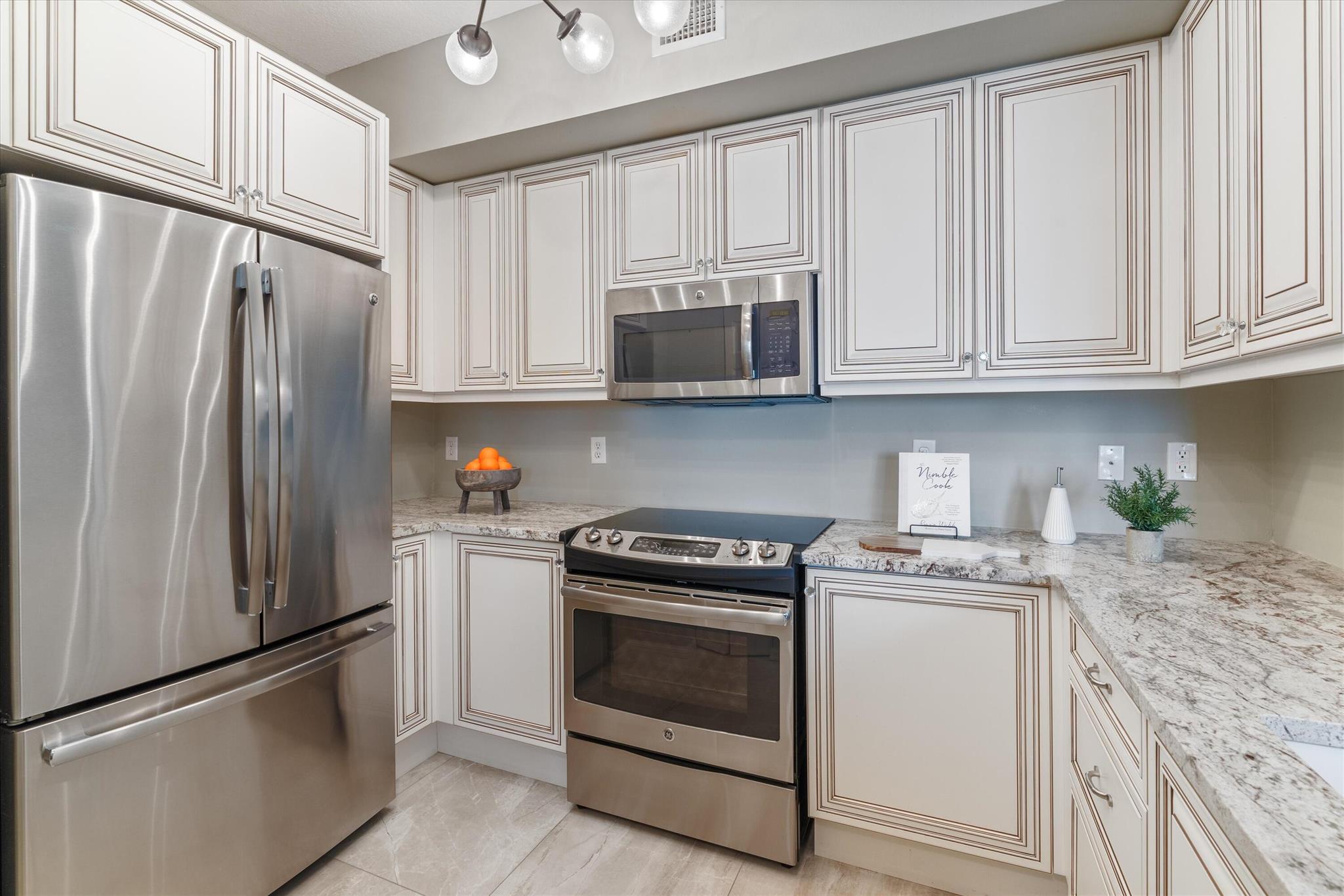 806 E Windward Way 212