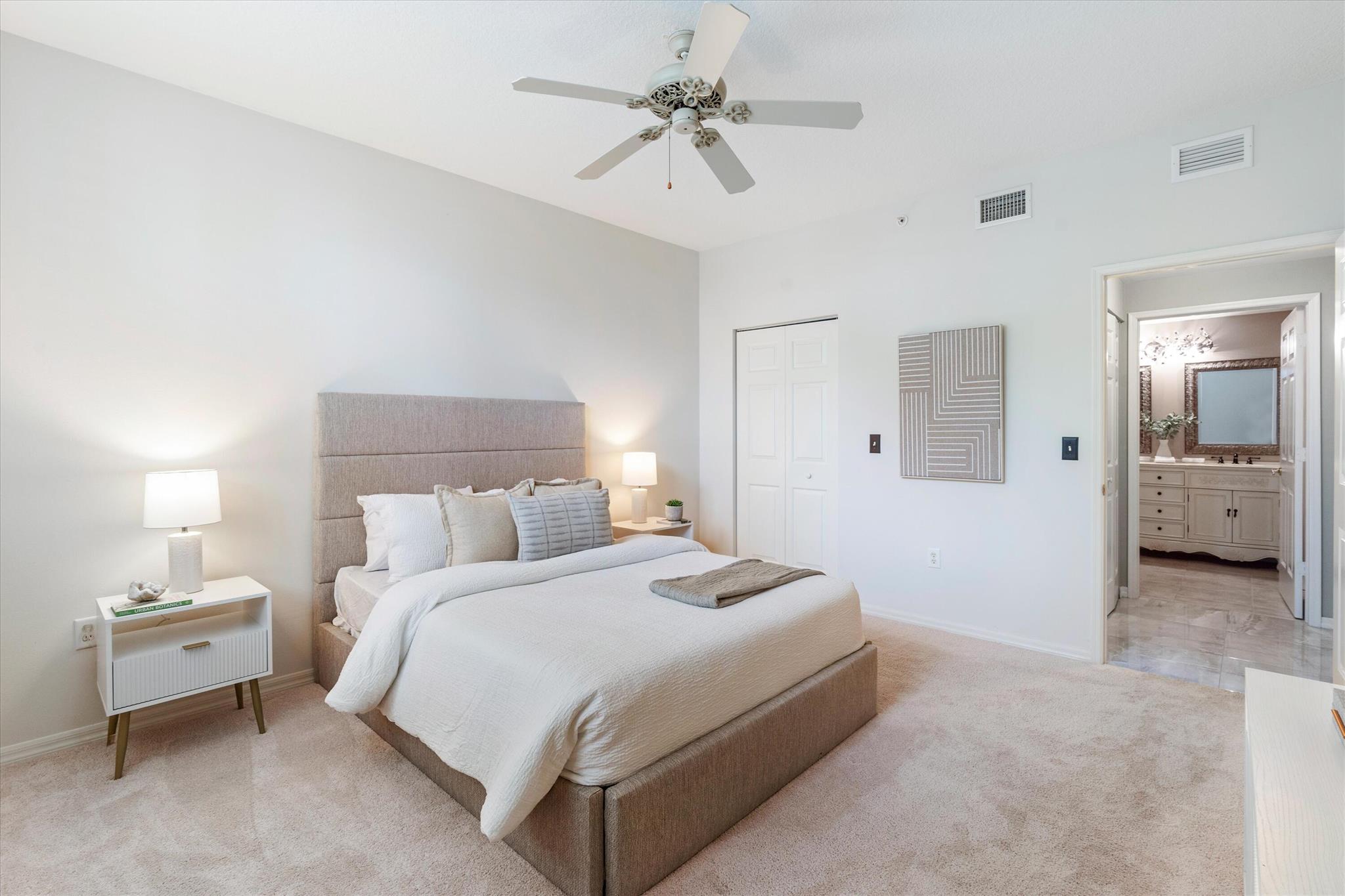 806 E Windward Way 212