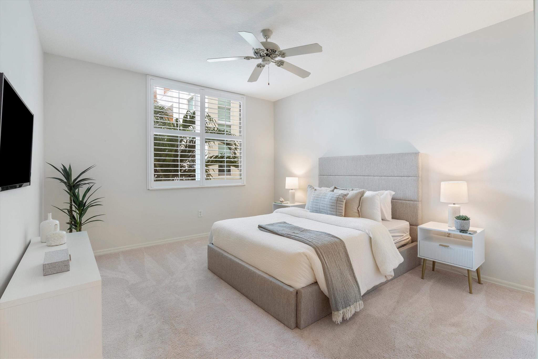 806 E Windward Way 212