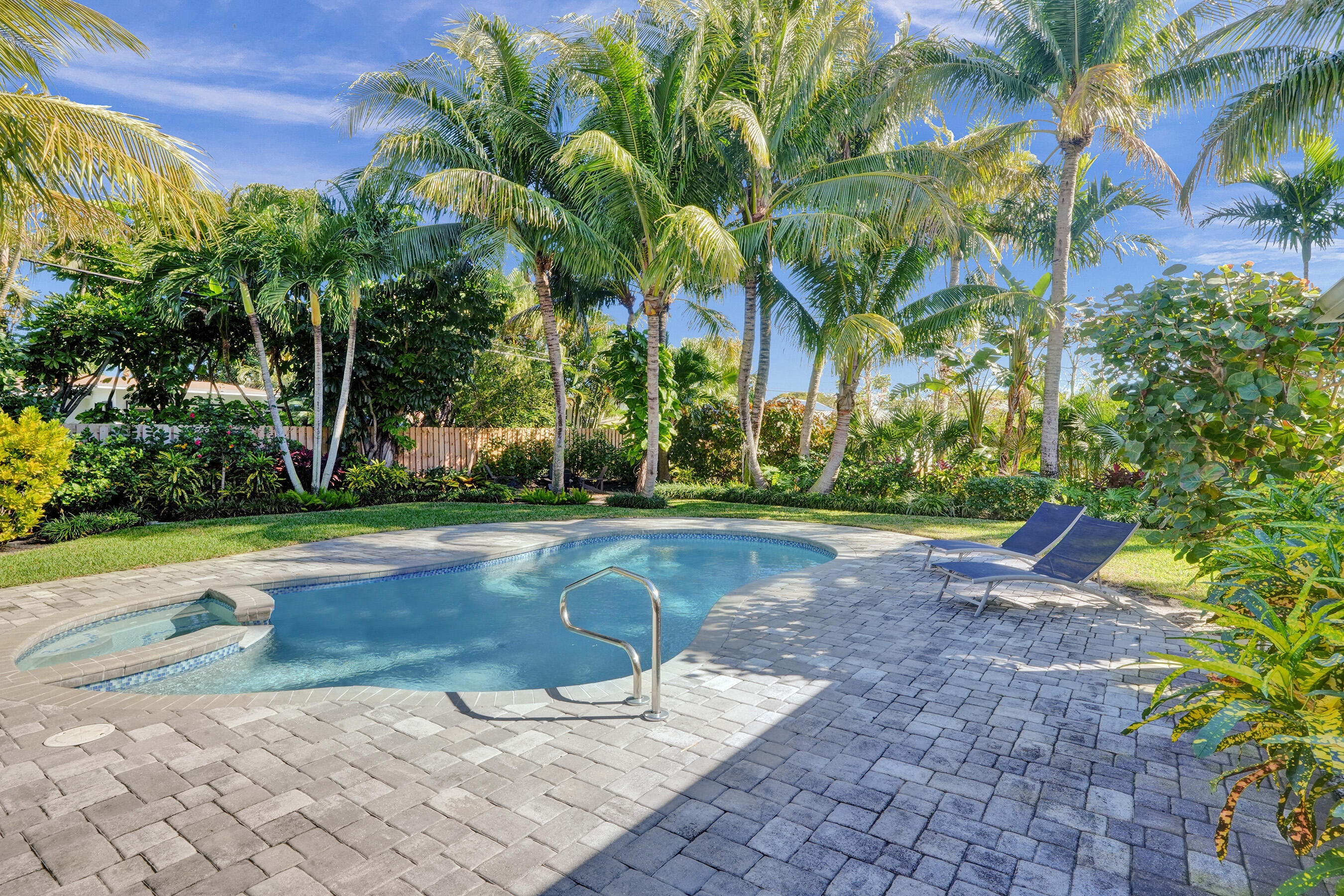 203 NW 15th Street