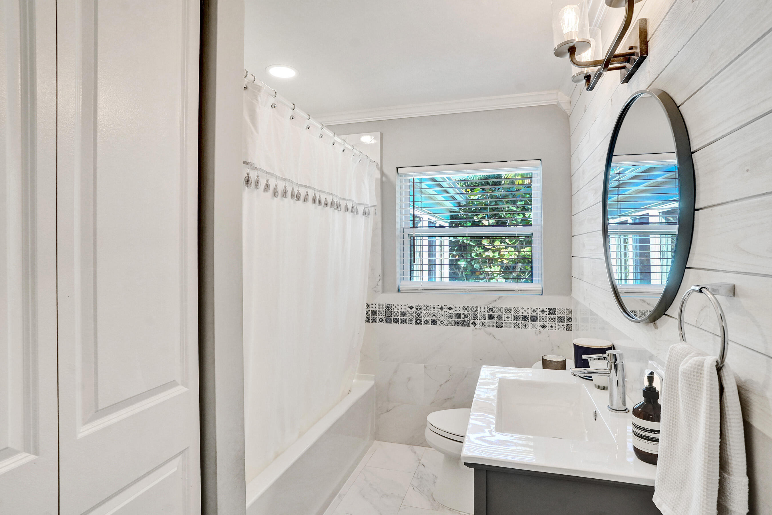 203 NW 15th Street