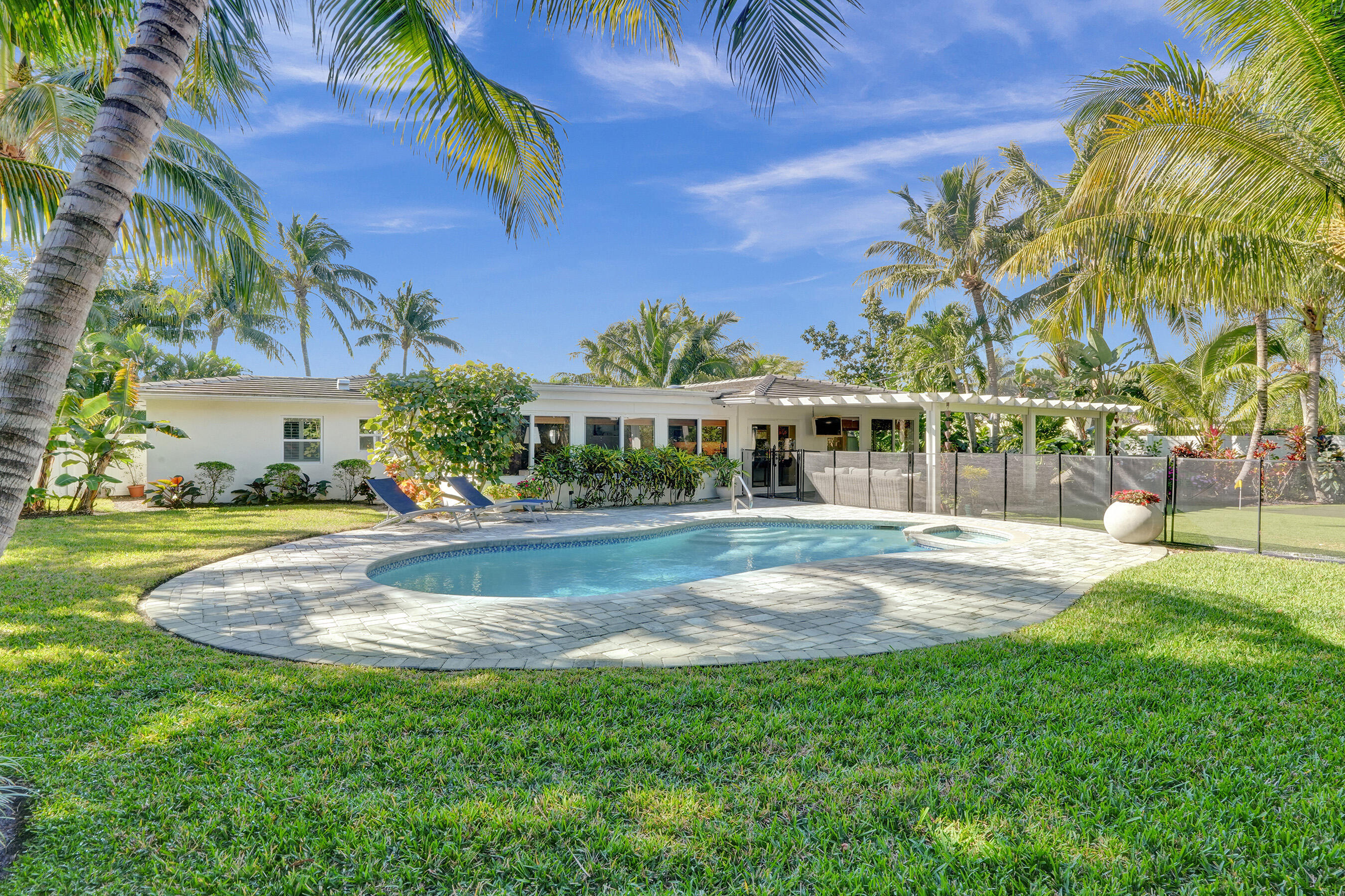 203 NW 15th Street