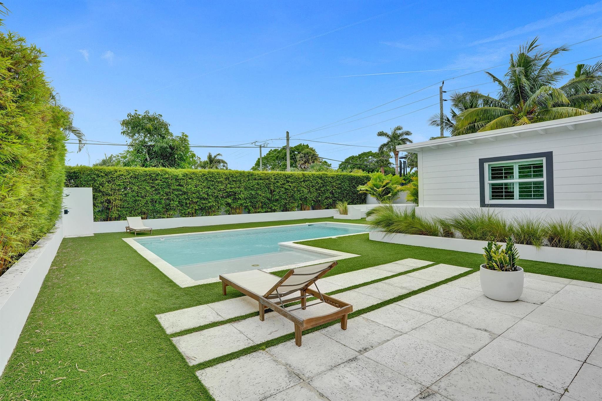 915 N Swinton Avenue