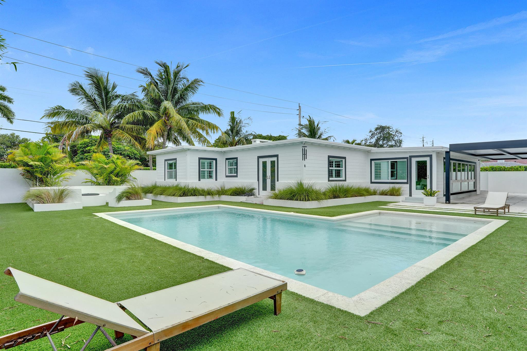 915 N Swinton Avenue