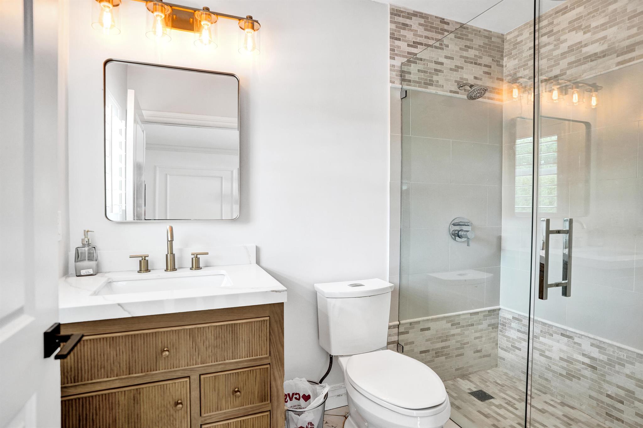 915 N Swinton Avenue