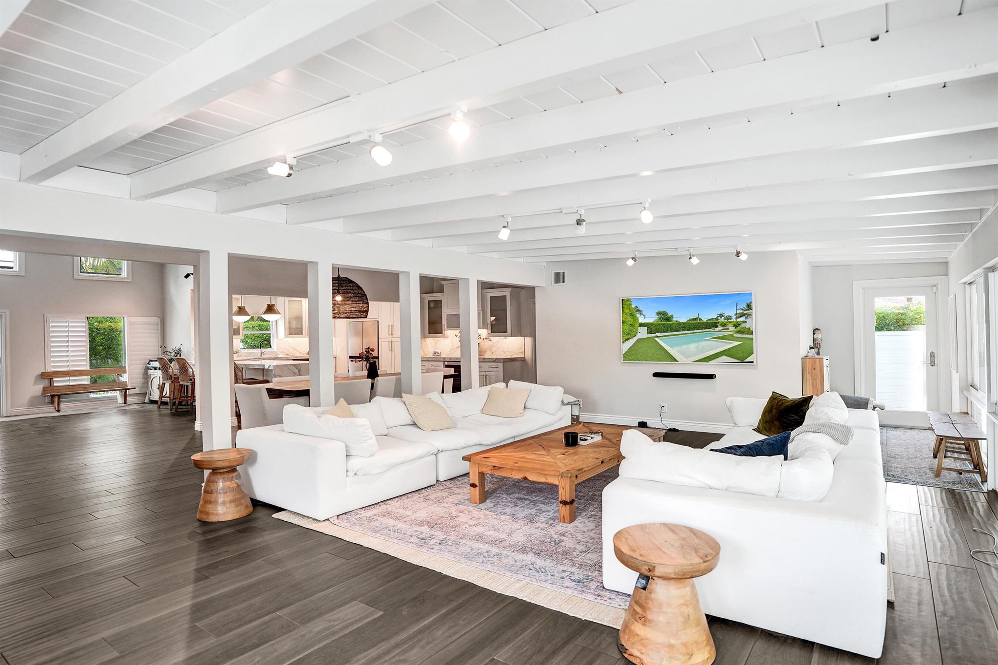 915 N Swinton Avenue