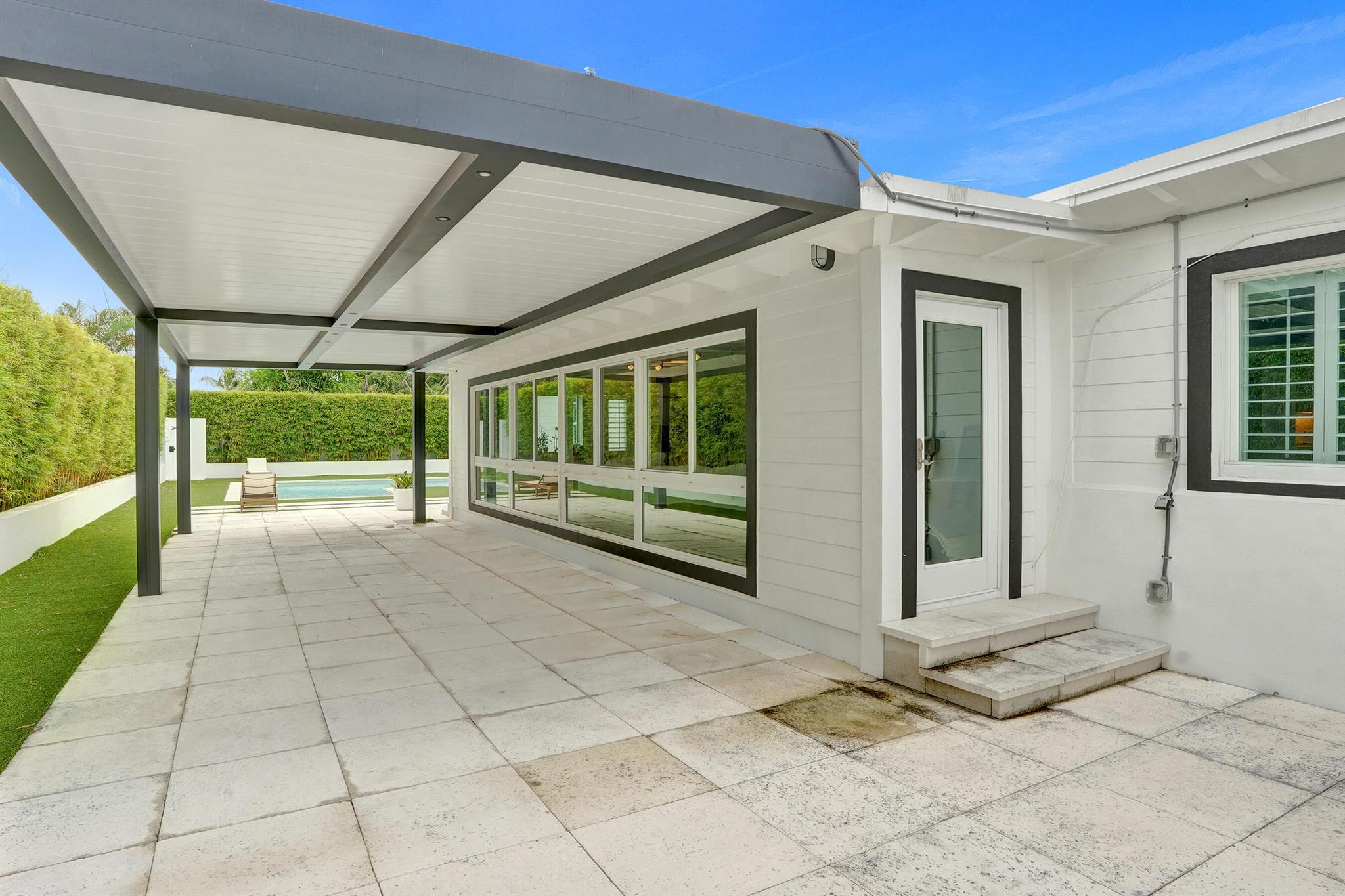 915 N Swinton Avenue