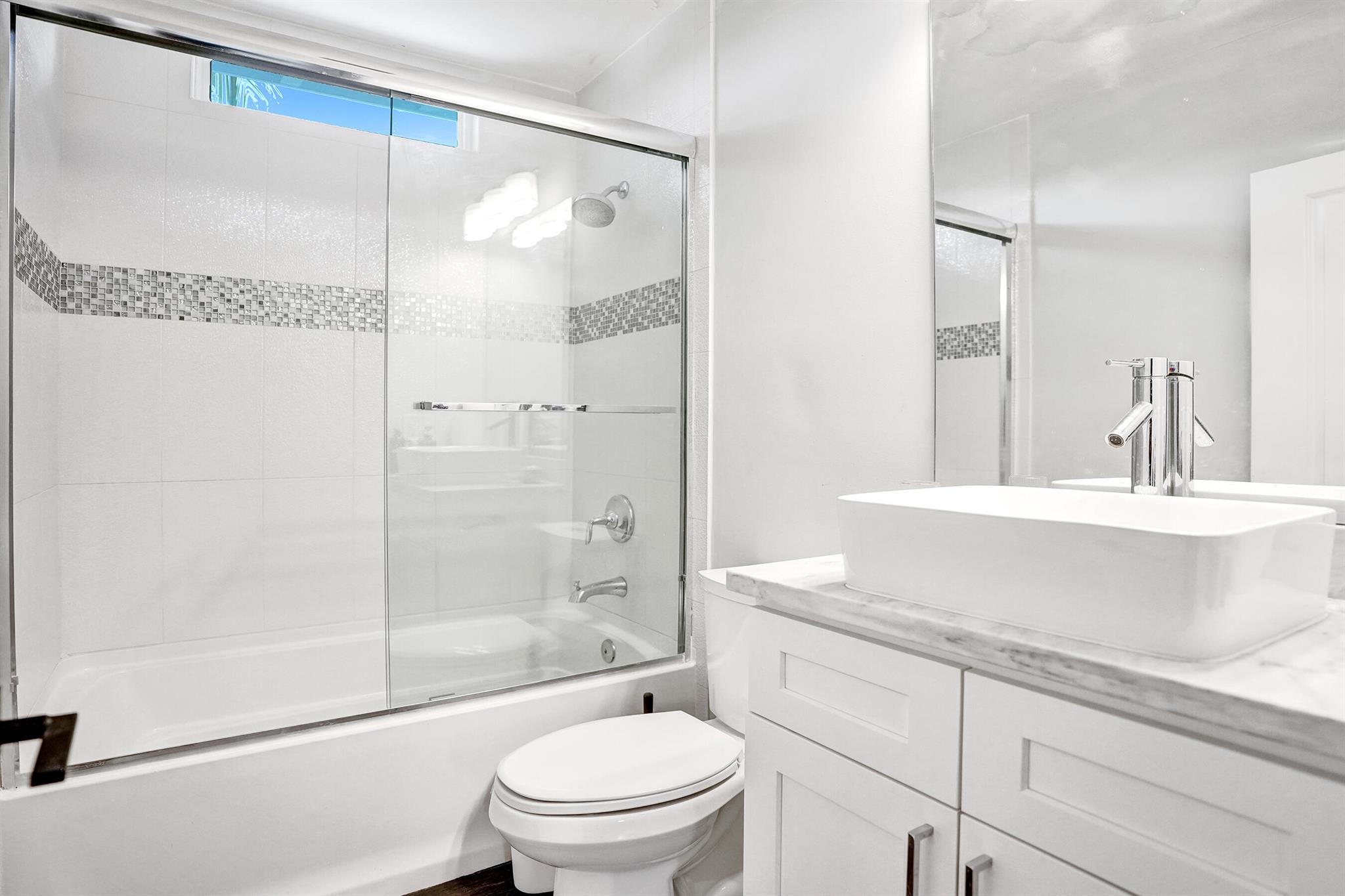 915 N Swinton Avenue