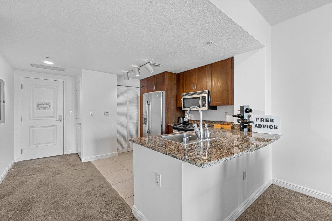 400 N Federal Highway 413n