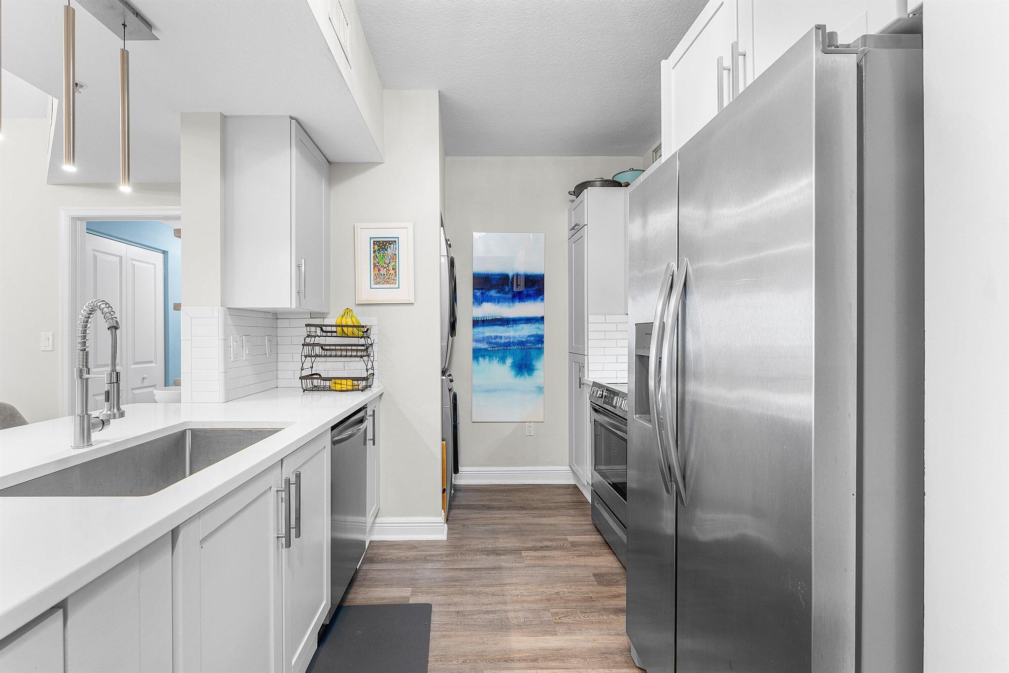 350 N Federal Highway 913