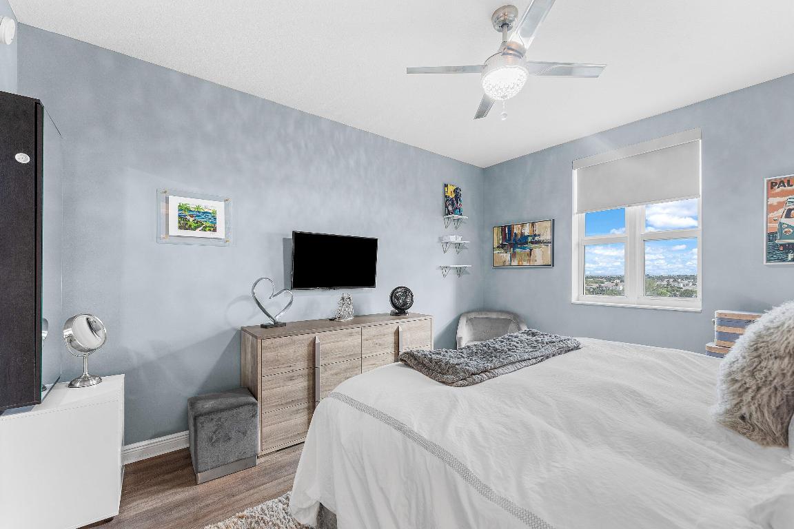 350 N Federal Highway 913