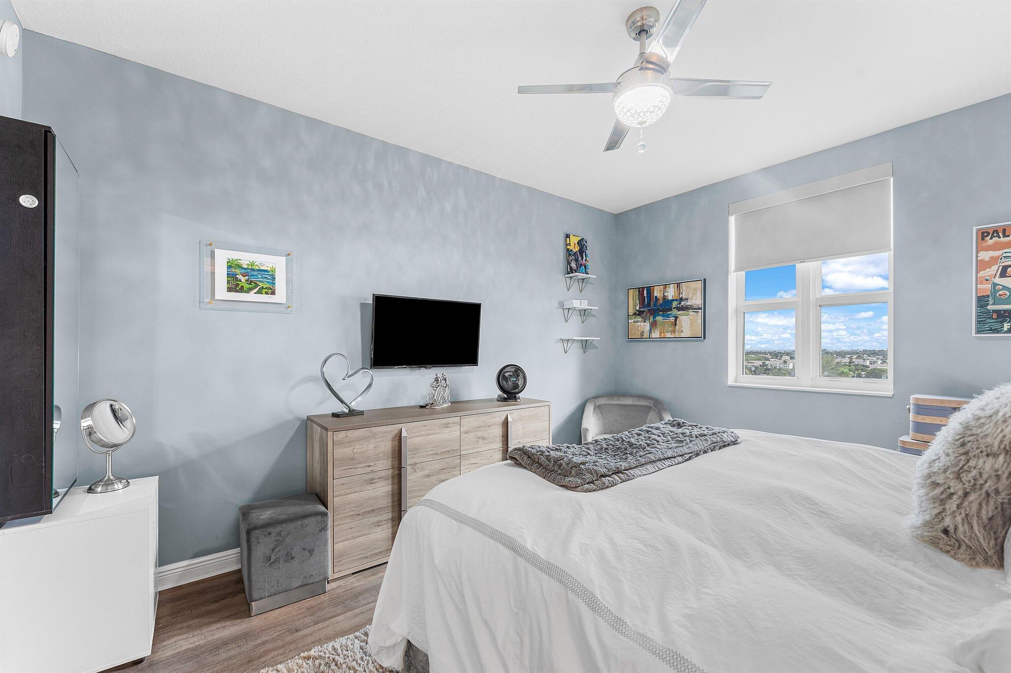 350 N Federal Highway 913