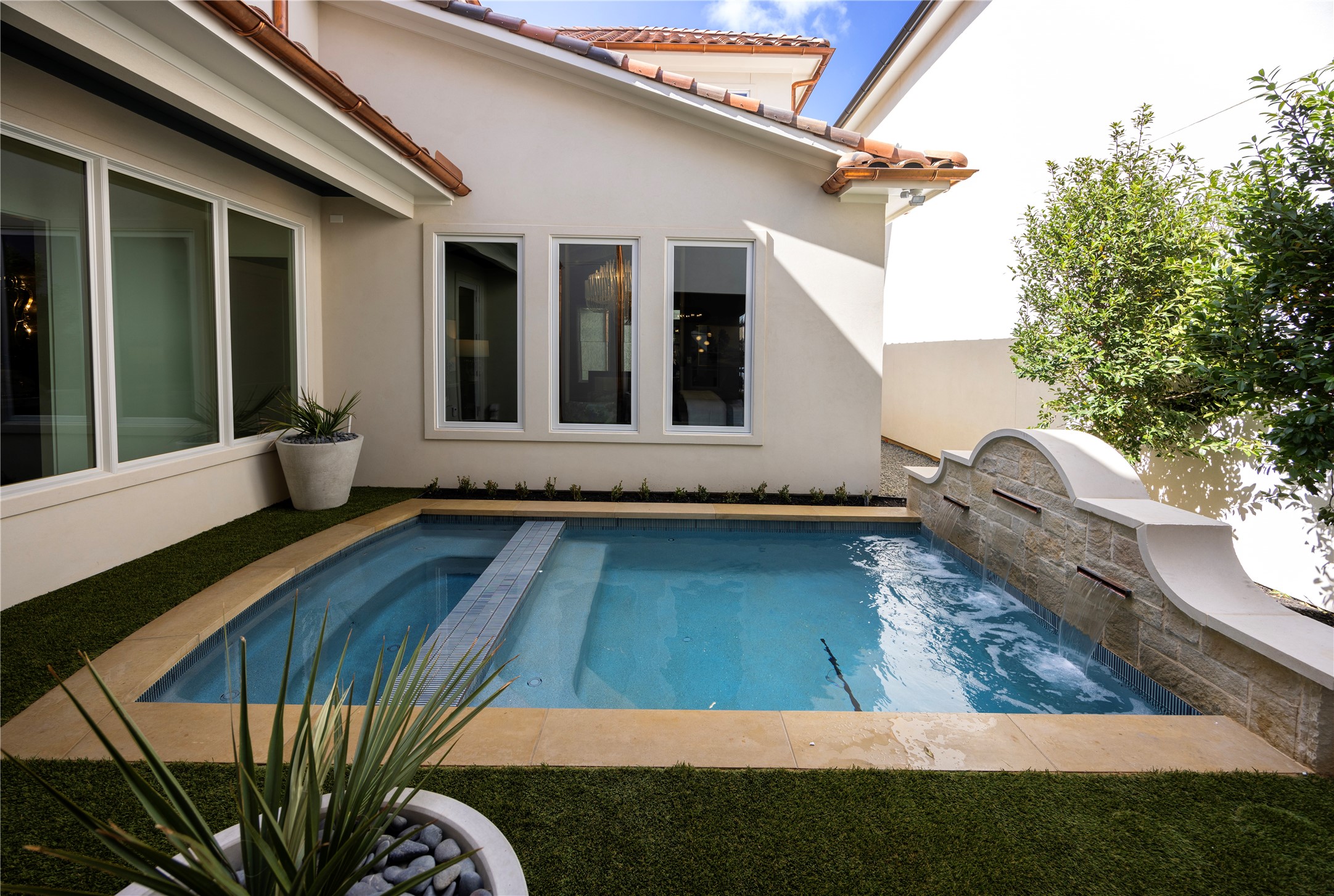 1824 Riviera Lane