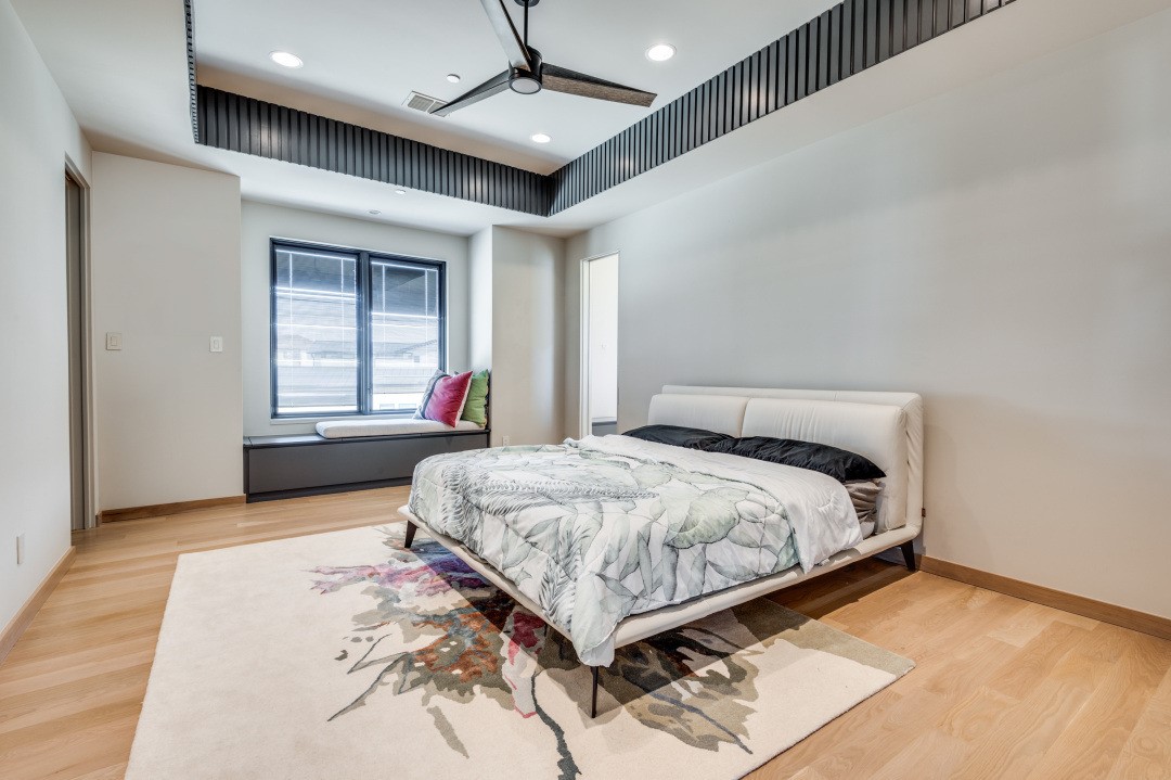 712 Crescent Heights