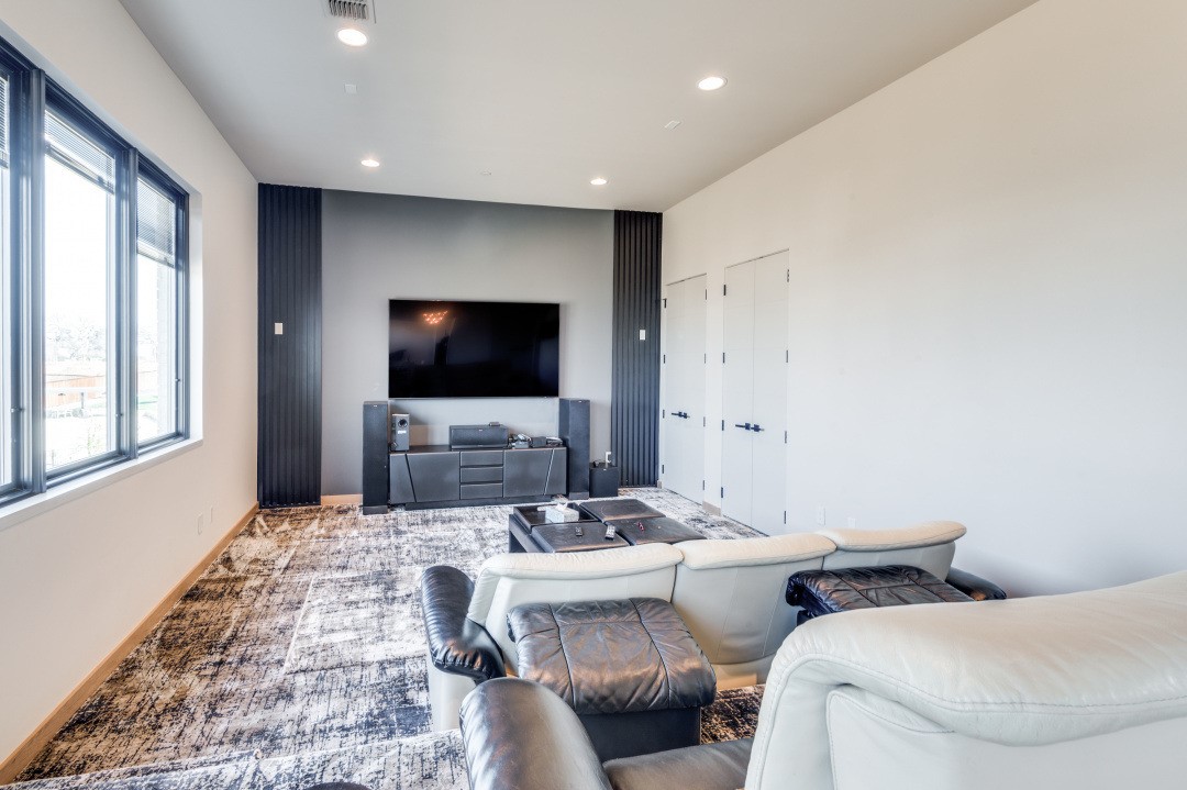 712 Crescent Heights