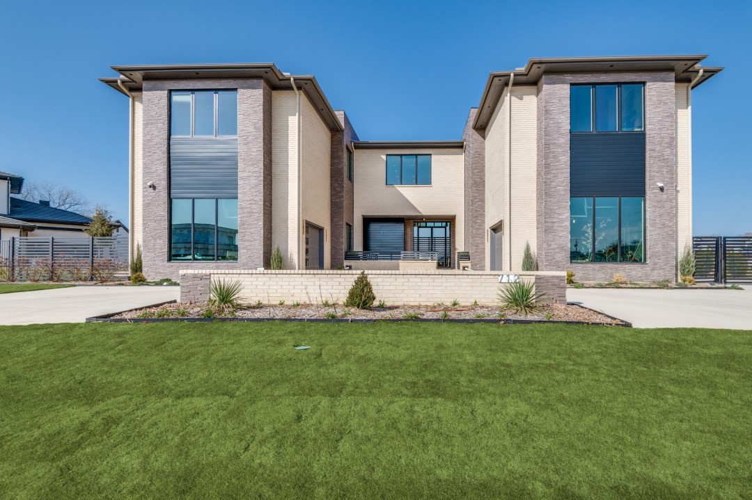 712 Crescent Heights