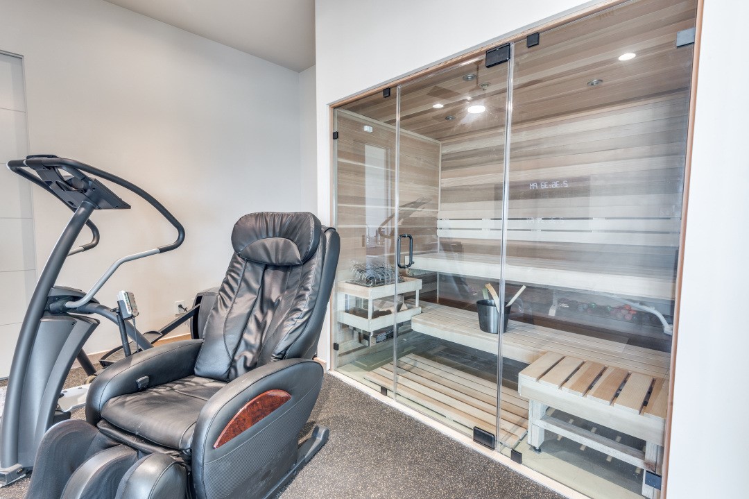 712 Crescent Heights