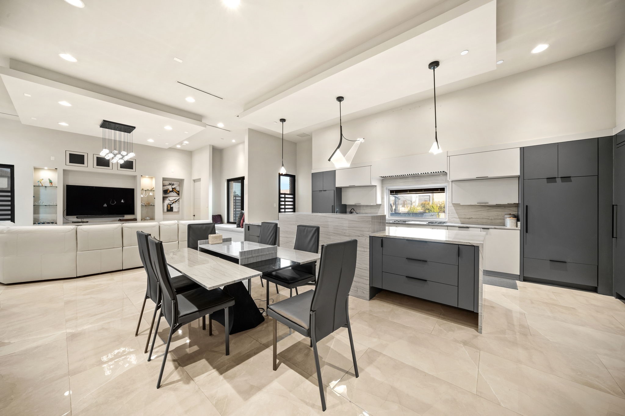 712 Crescent Heights