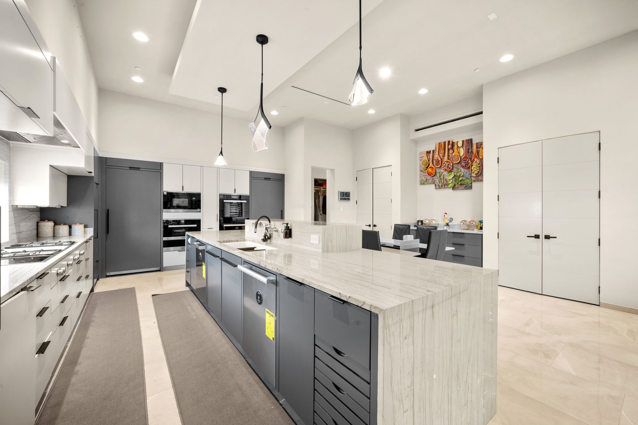 712 Crescent Heights