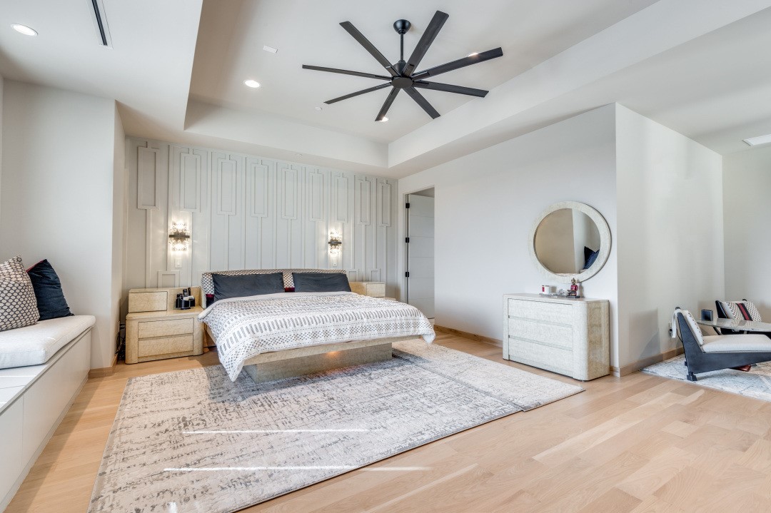 712 Crescent Heights