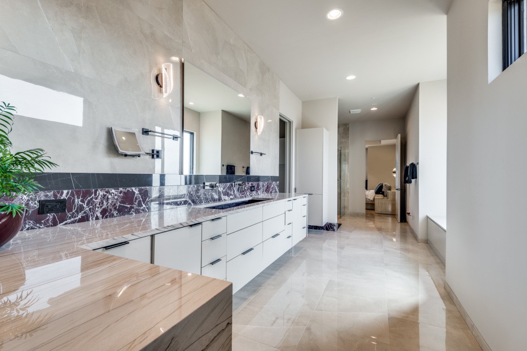 712 Crescent Heights