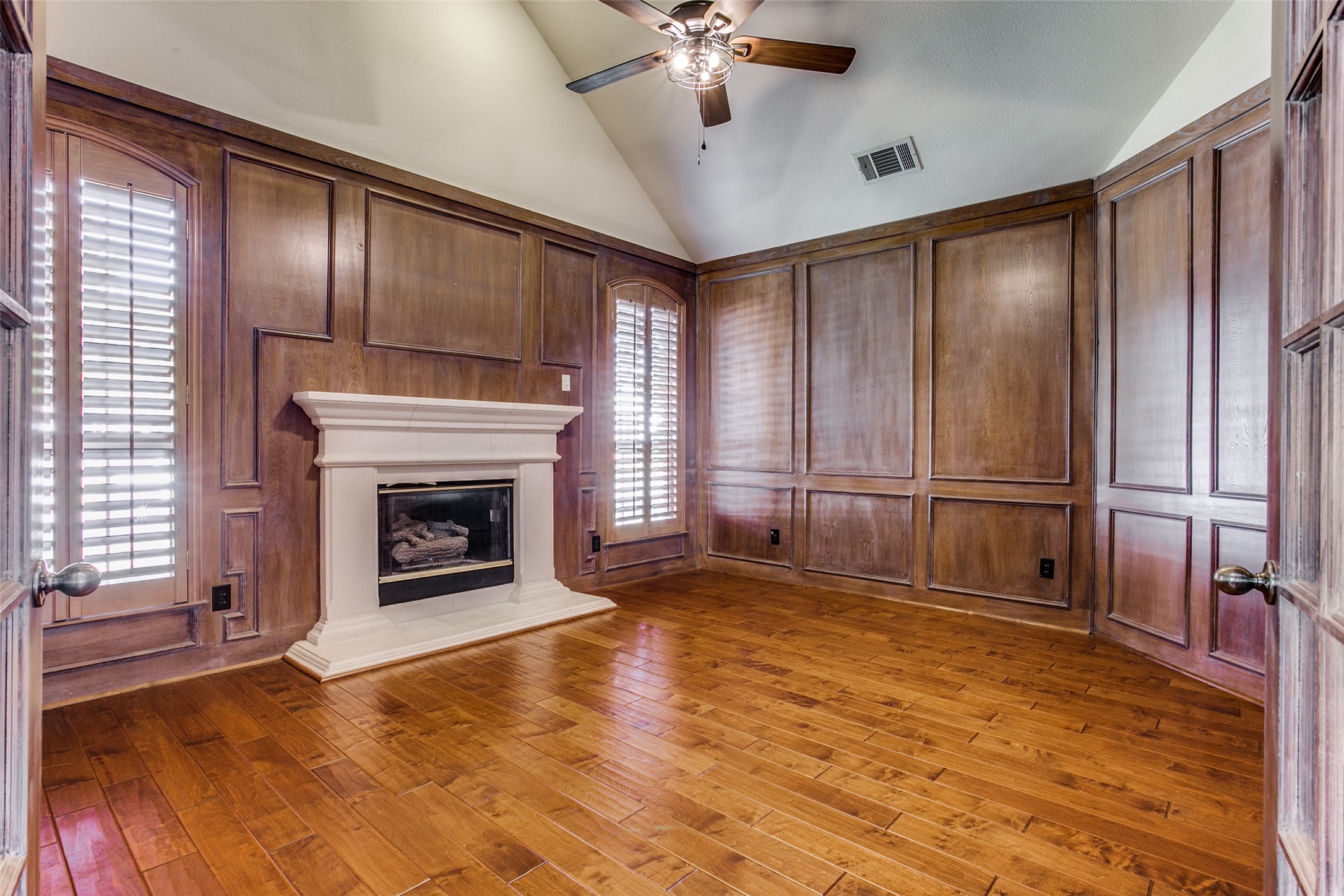 801 Shorecrest Drive