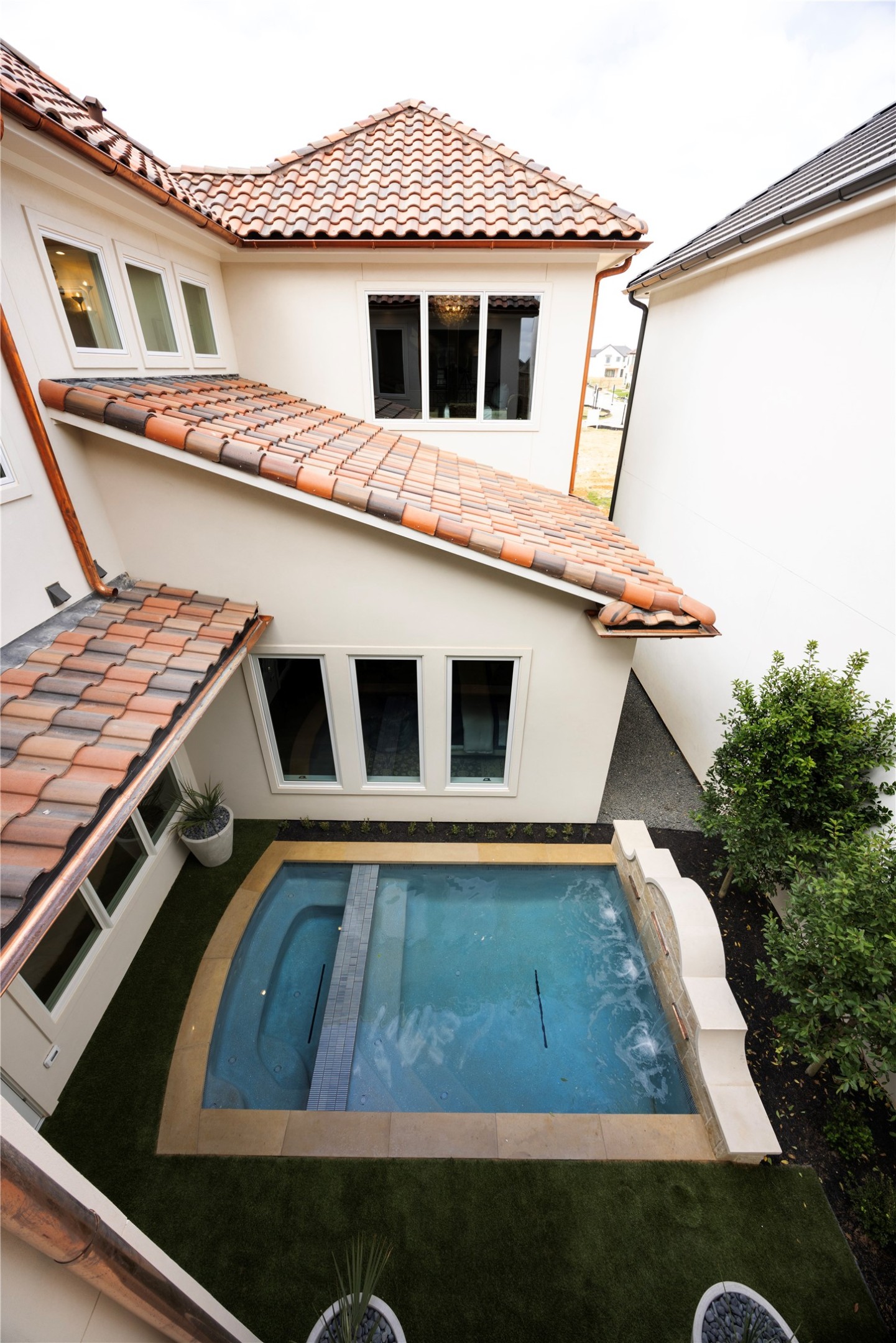 1824 Riviera Lane
