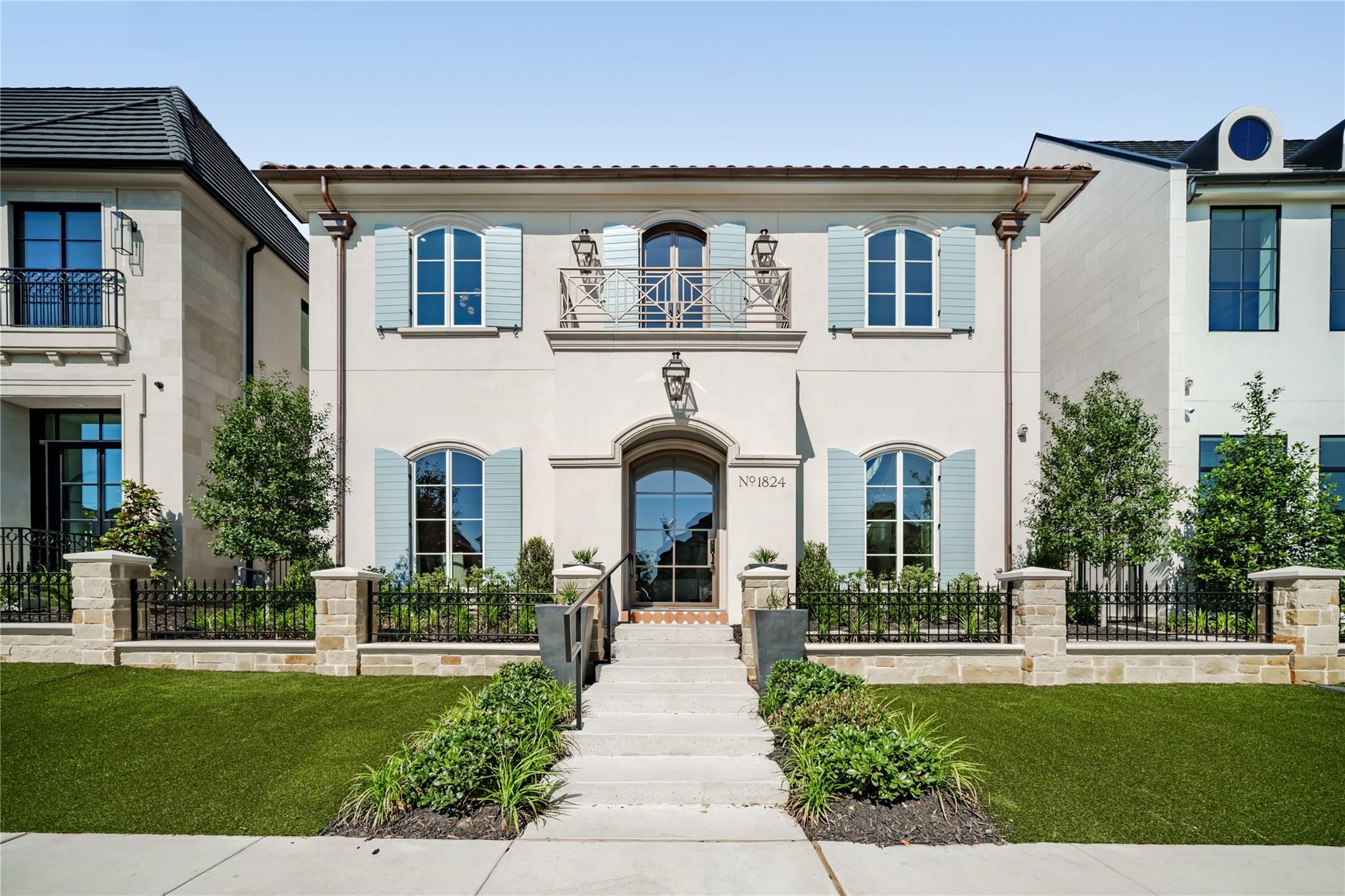 1824 Riviera Lane